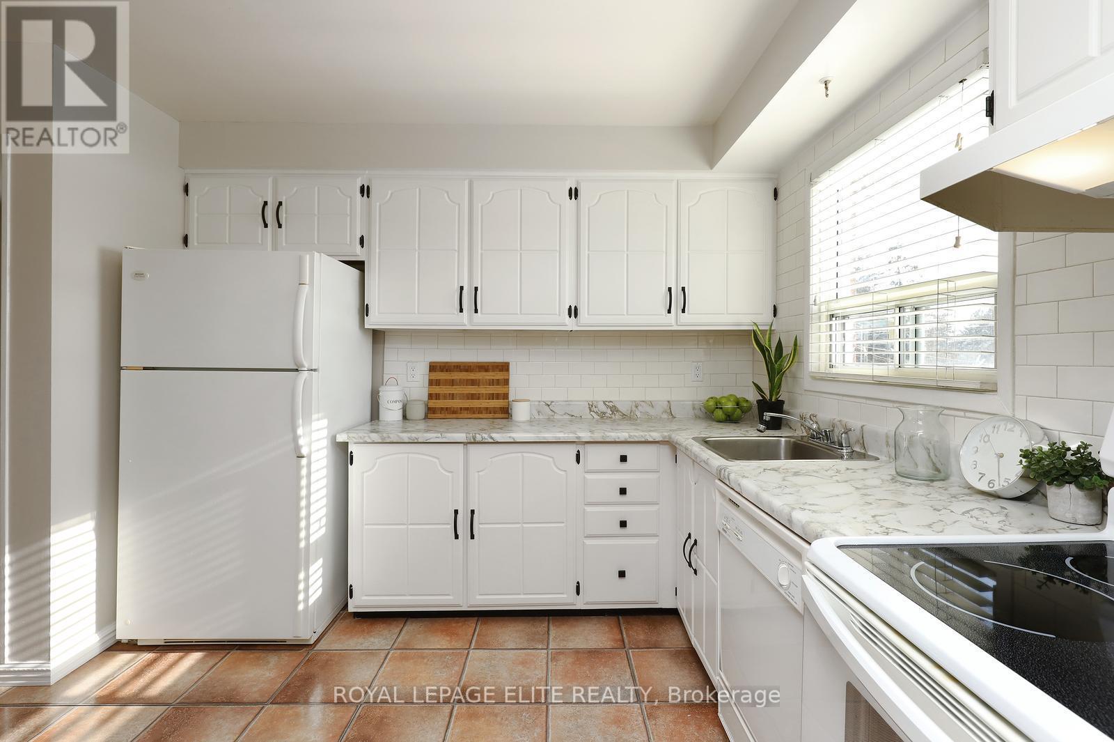 












7396 BYBROOK DRIVE

,
Mississauga,




Ontario
L4T3R2

