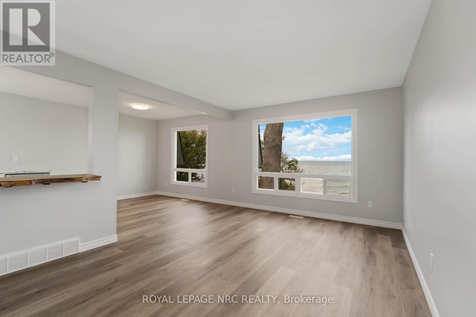 












UPPER - 46 LAKESIDE DRIVE

,
Grimsby,




Ontario
L3M2L2

