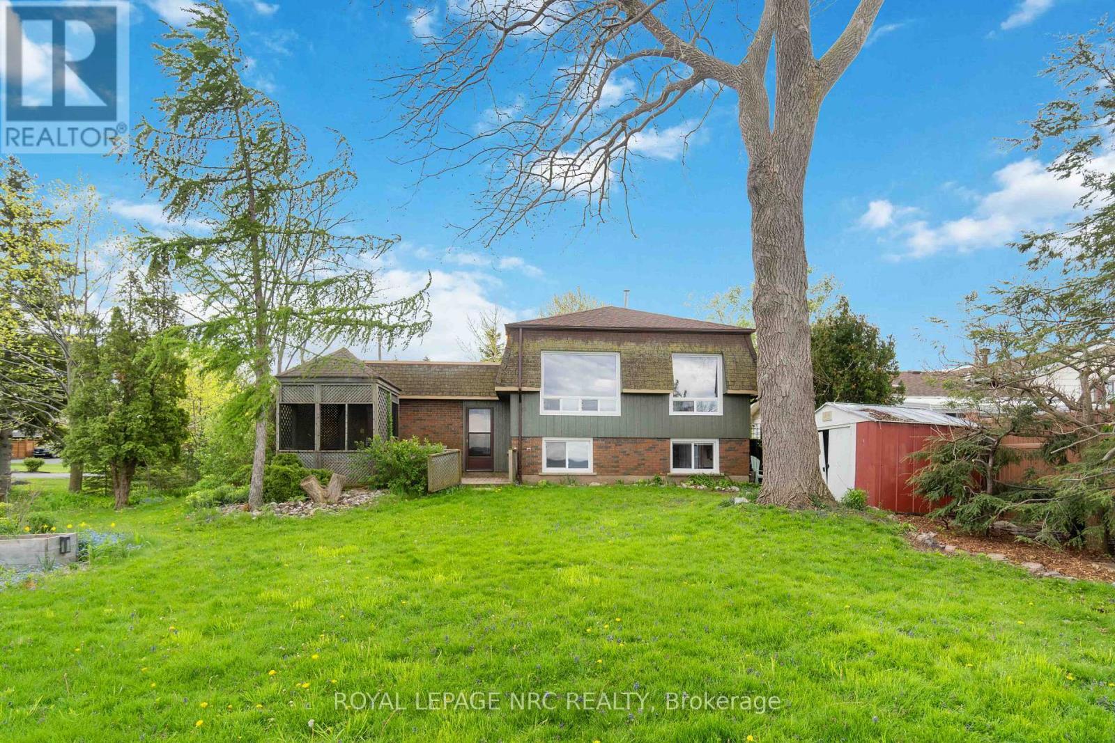 












UPPER - 46 LAKESIDE DRIVE

,
Grimsby,




Ontario
L3M2L2

