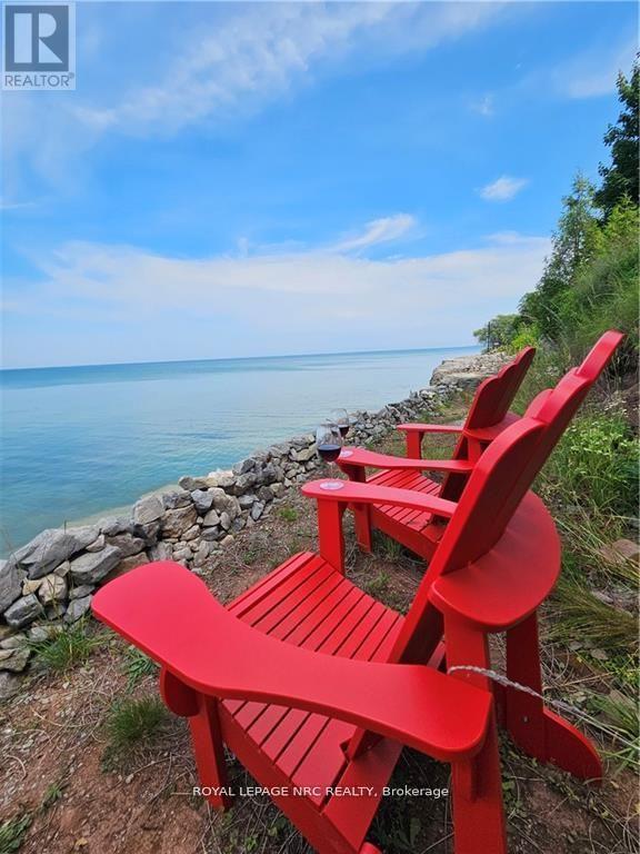 












UPPER - 46 LAKESIDE DRIVE

,
Grimsby,




Ontario
L3M2L2

