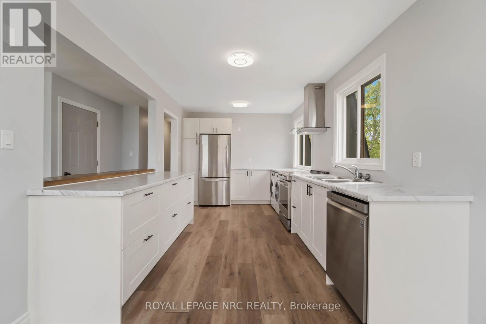 












UPPER - 46 LAKESIDE DRIVE

,
Grimsby,




Ontario
L3M2L2

