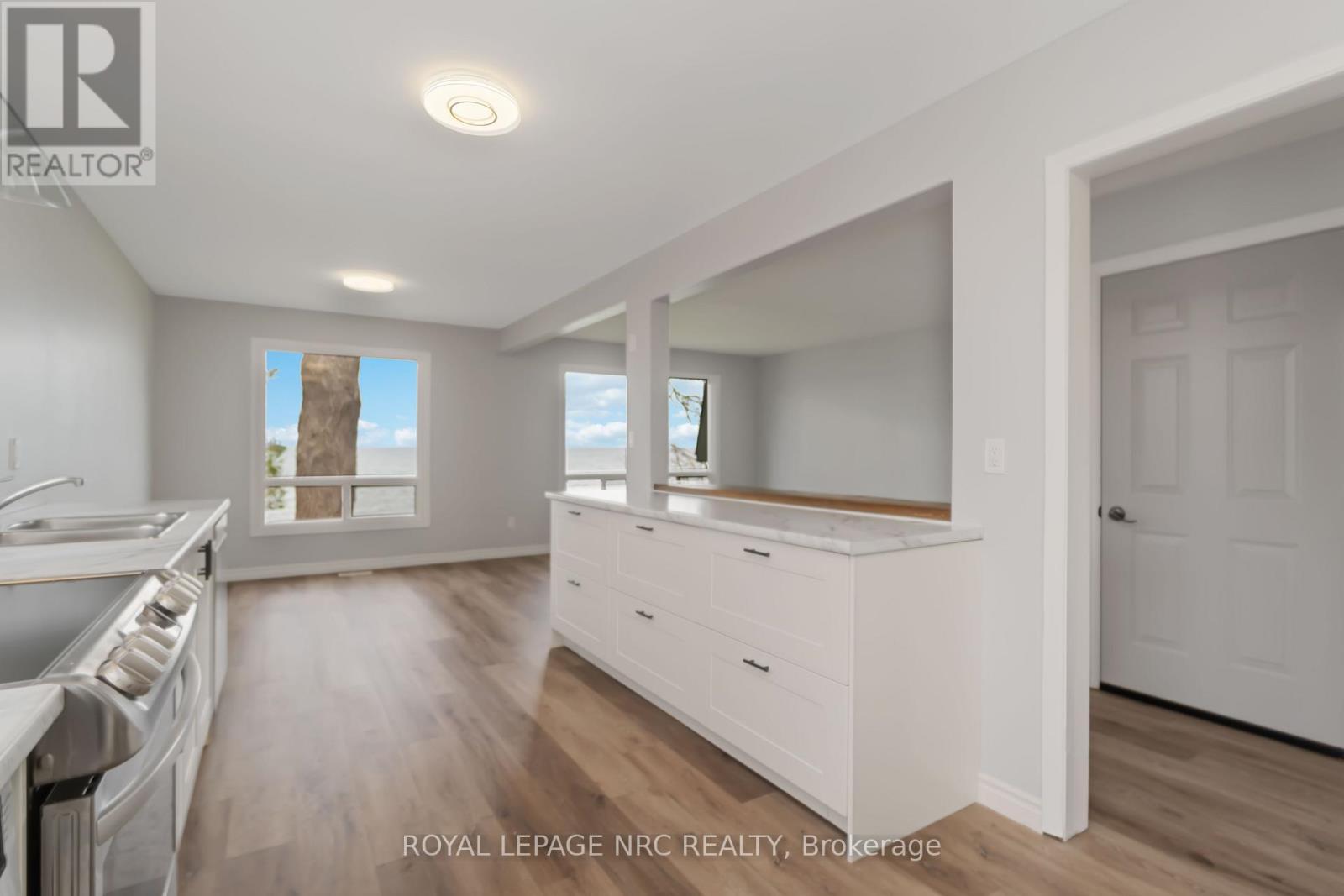 












UPPER - 46 LAKESIDE DRIVE

,
Grimsby,




Ontario
L3M2L2

