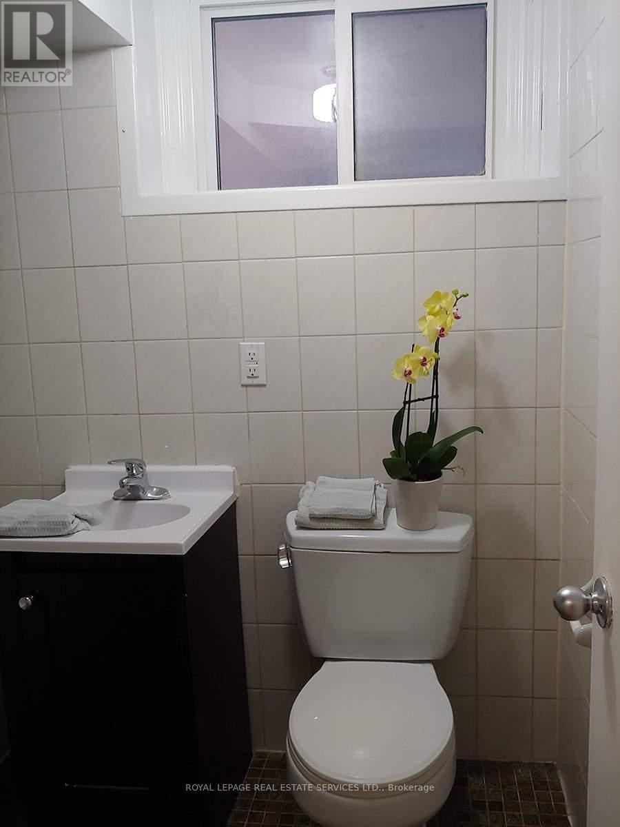 












LOWER LEVEL - 1239 COLLEGE STREET

,
Toronto,




Ontario
M6H1C3

