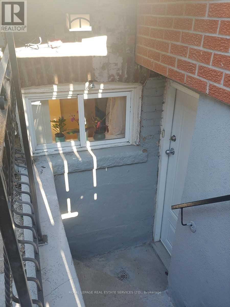 












LOWER LEVEL - 1239 COLLEGE STREET

,
Toronto,




Ontario
M6H1C3

