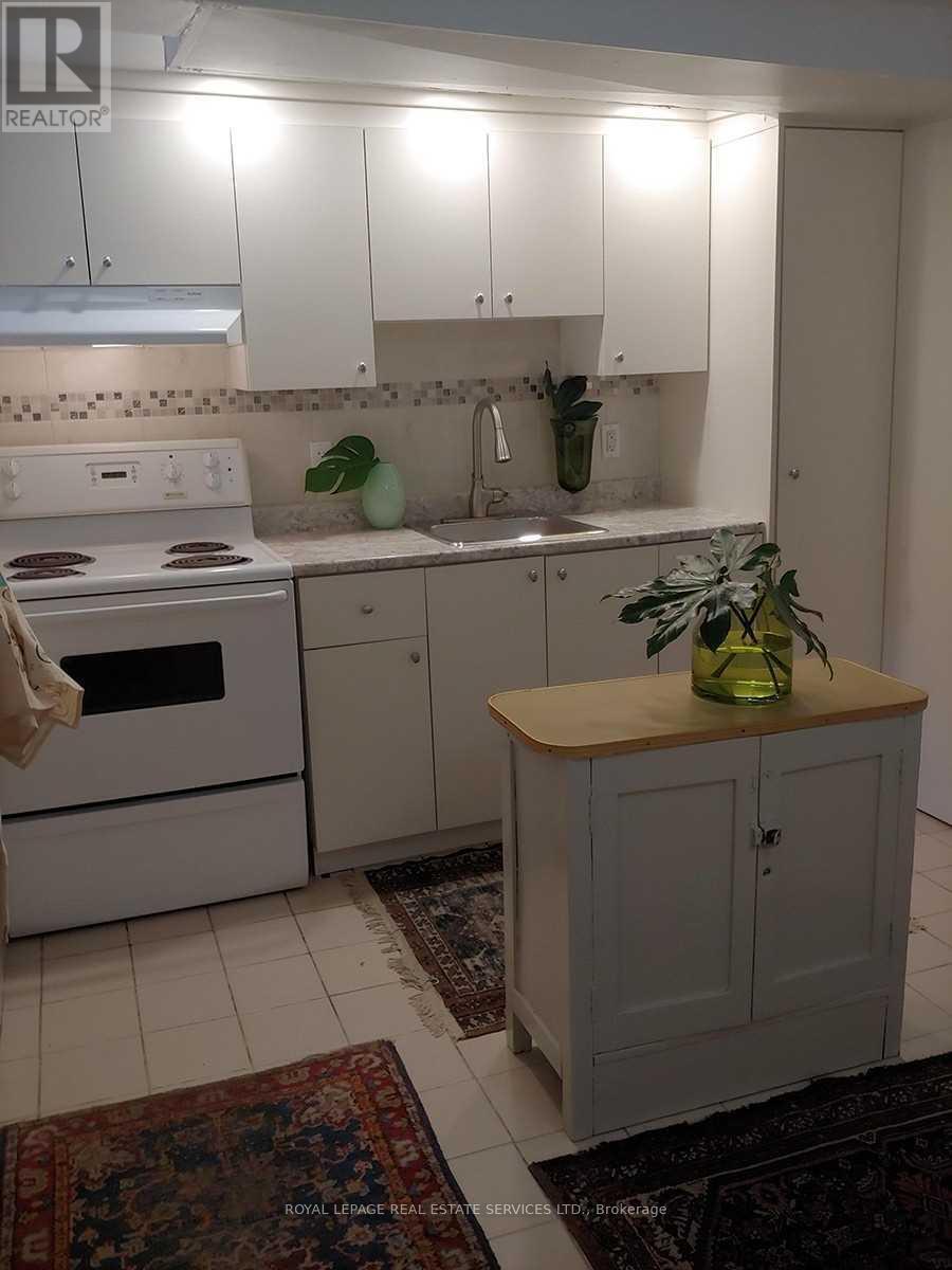 












LOWER LEVEL - 1239 COLLEGE STREET

,
Toronto,




Ontario
M6H1C3

