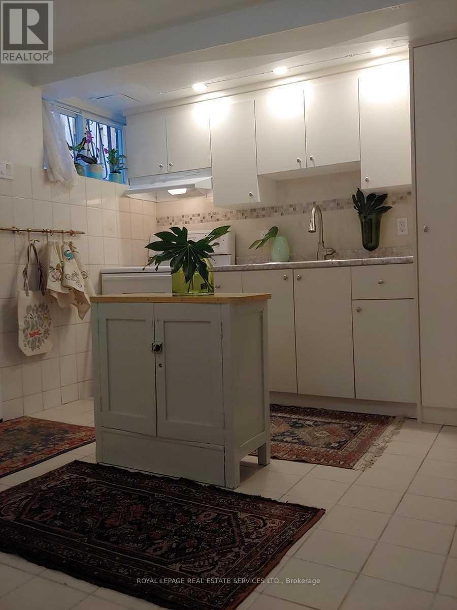 












LOWER LEVEL - 1239 COLLEGE STREET

,
Toronto,




Ontario
M6H1C3

