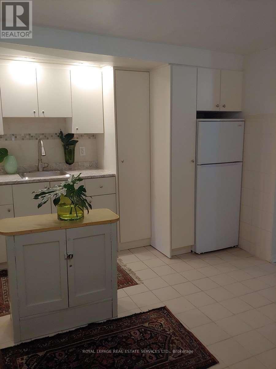 












LOWER LEVEL - 1239 COLLEGE STREET

,
Toronto,




Ontario
M6H1C3

