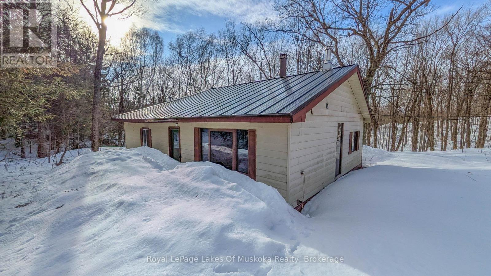 












1100 RAYMOND ROAD

,
Muskoka Lakes (Watt),




Ontario
P0B1M0

