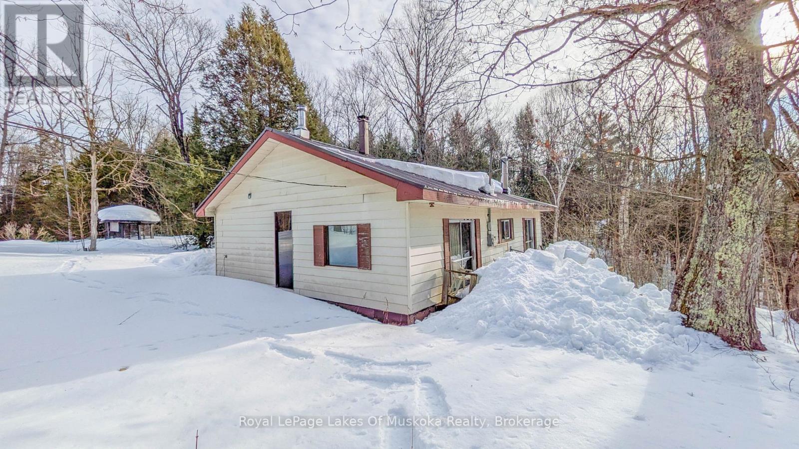












1100 RAYMOND ROAD

,
Muskoka Lakes (Watt),




Ontario
P0B1M0


