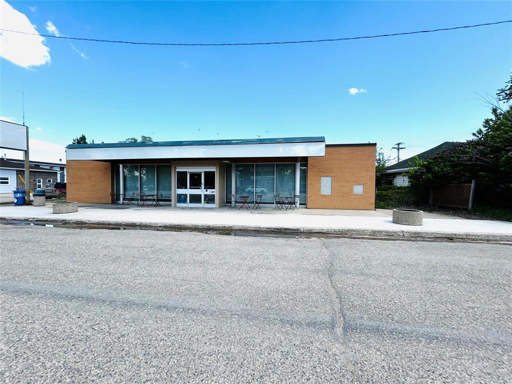 












104 Broadway Street S

,
Deloraine,




Manitoba
R0M0M0

