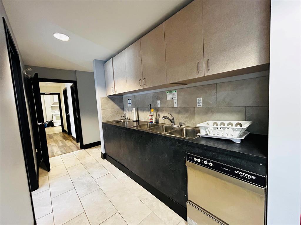 












104 Broadway Street S

,
Deloraine,




Manitoba
R0M0M0

