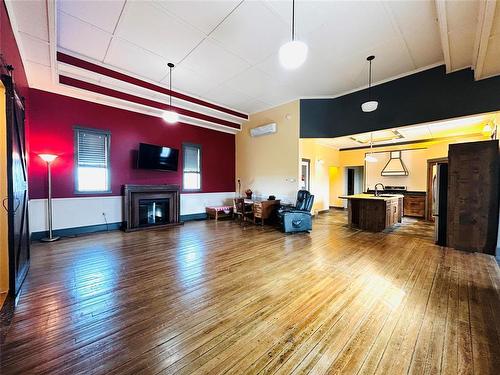 13.6 ft ceiling height in living/dining area & 10 ft. ceilings in kitchen/other areas