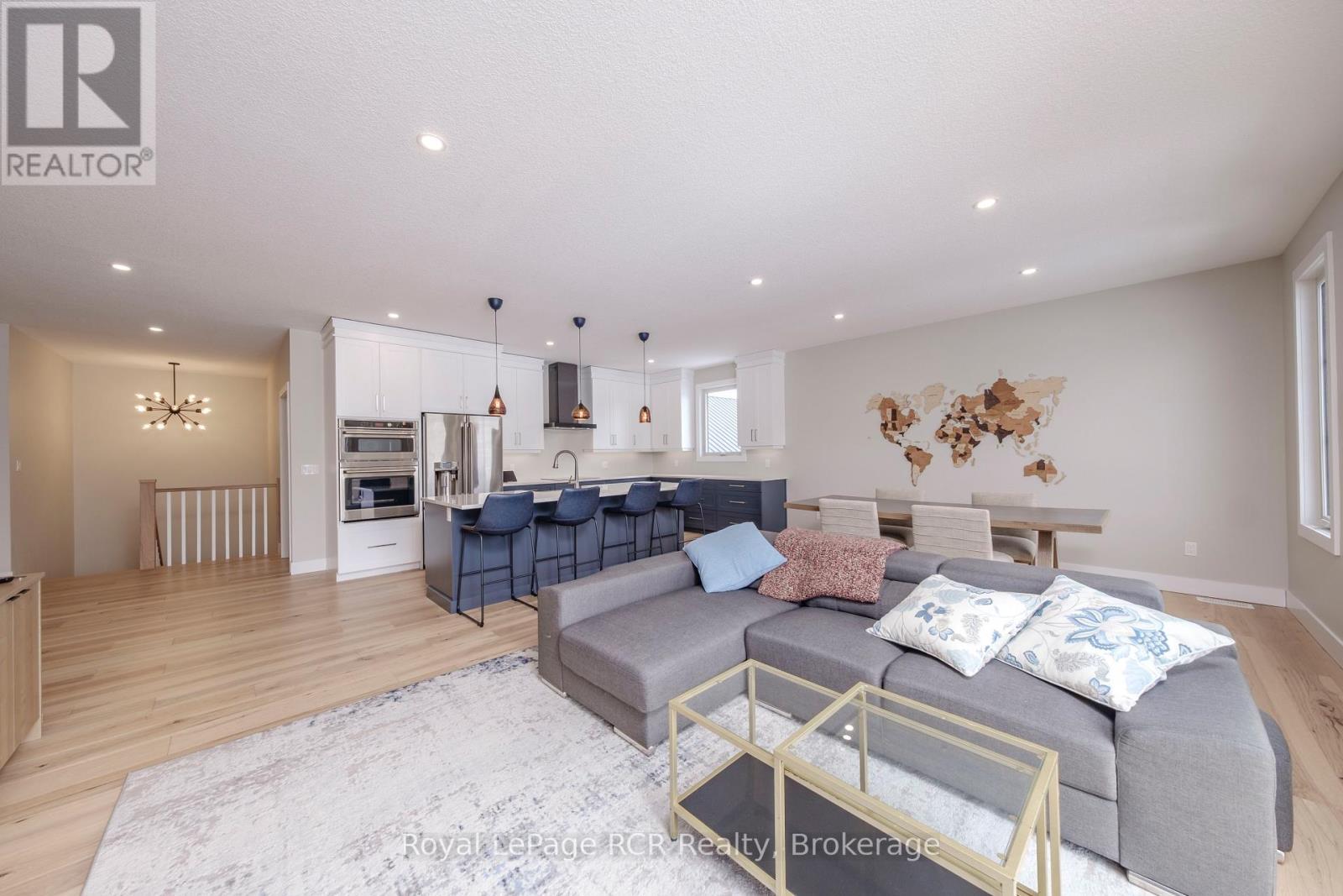 












9 SUNSET PLACE

,
Huron-Kinloss,




Ontario
N0G2R0

