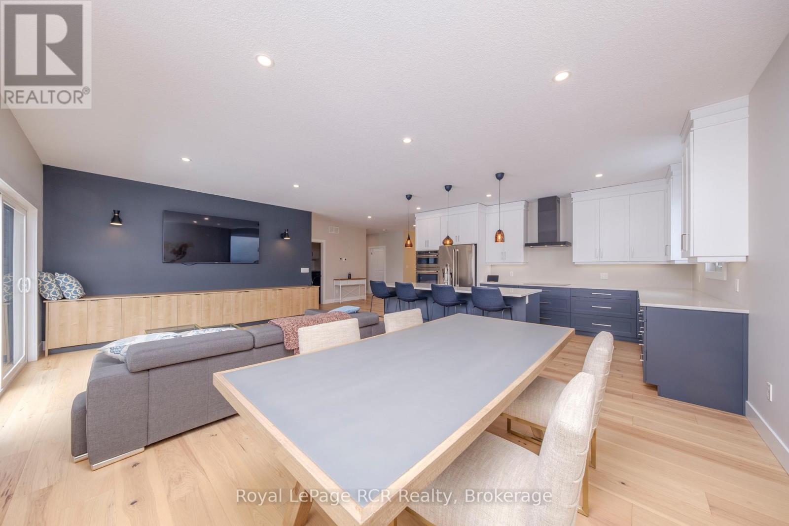 












9 SUNSET PLACE

,
Huron-Kinloss,




Ontario
N0G2R0

