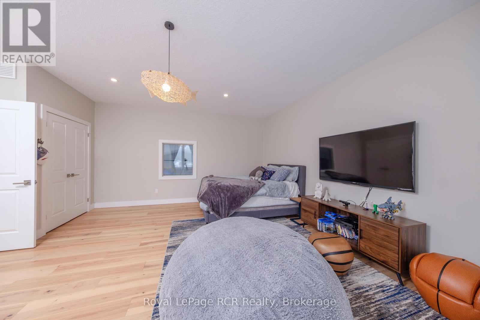 












9 SUNSET PLACE

,
Huron-Kinloss,




Ontario
N0G2R0

