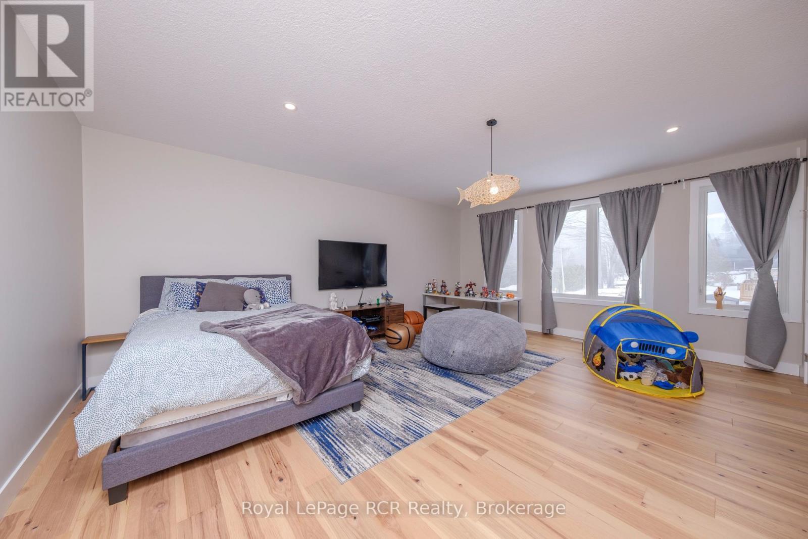 












9 SUNSET PLACE

,
Huron-Kinloss,




Ontario
N0G2R0

