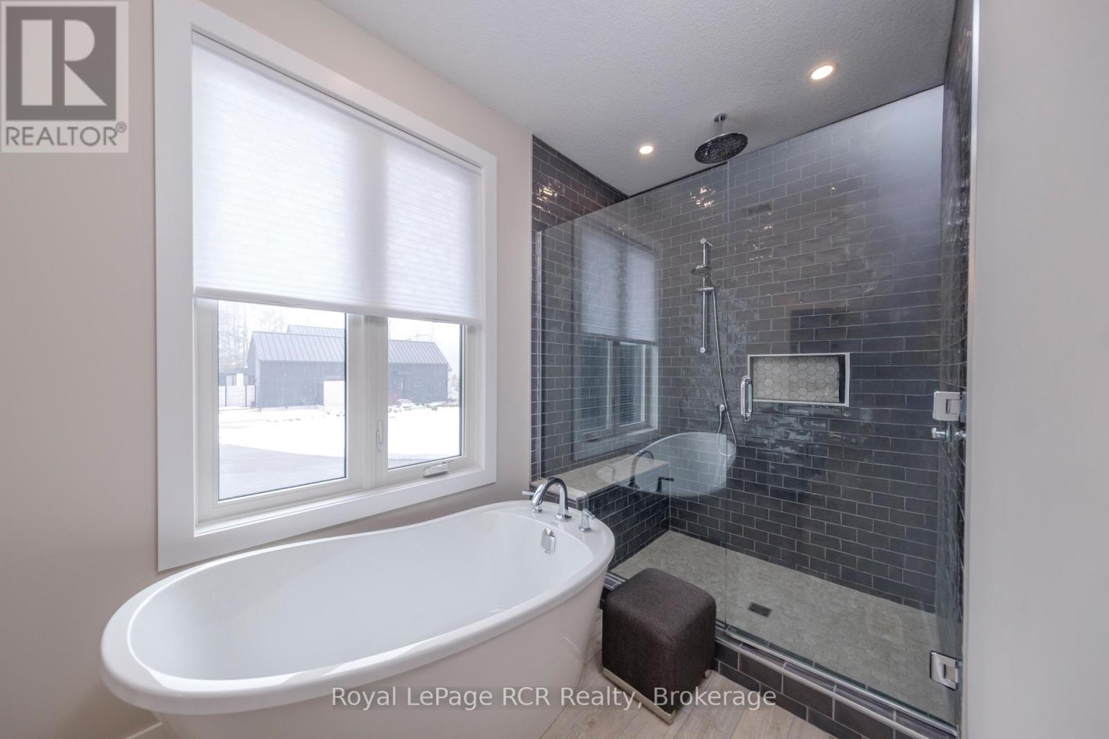 












9 SUNSET PLACE

,
Huron-Kinloss,




Ontario
N0G2R0

