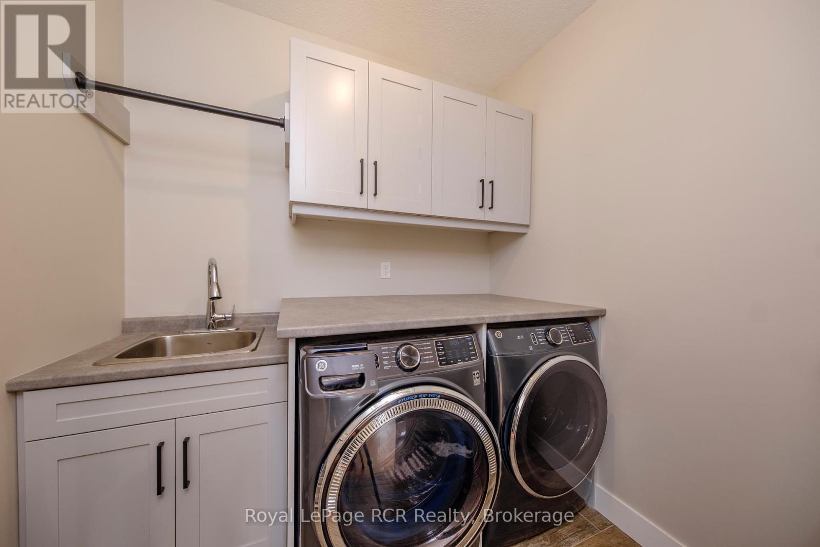 












9 SUNSET PLACE

,
Huron-Kinloss,




Ontario
N0G2R0

