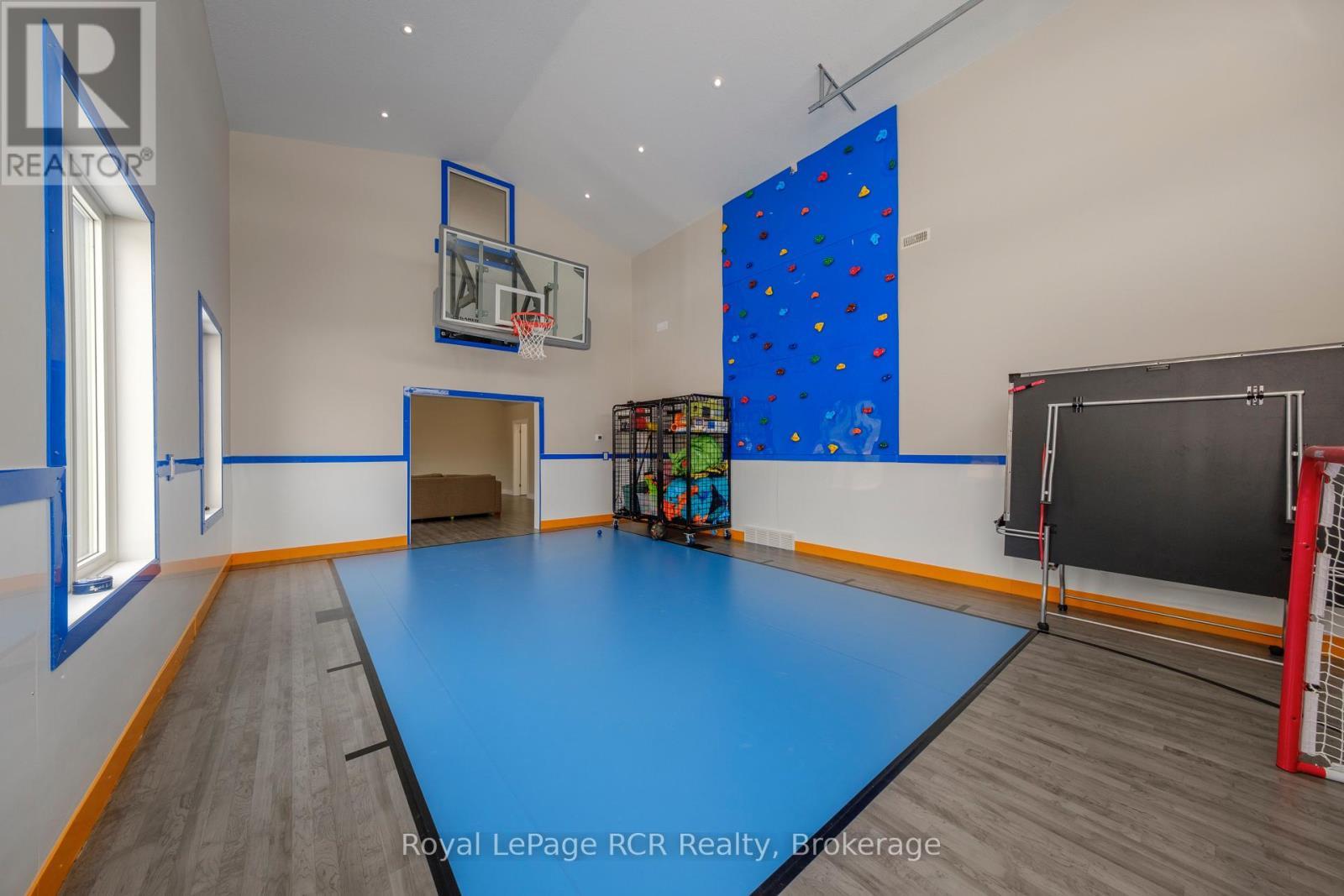 












9 SUNSET PLACE

,
Huron-Kinloss,




Ontario
N0G2R0

