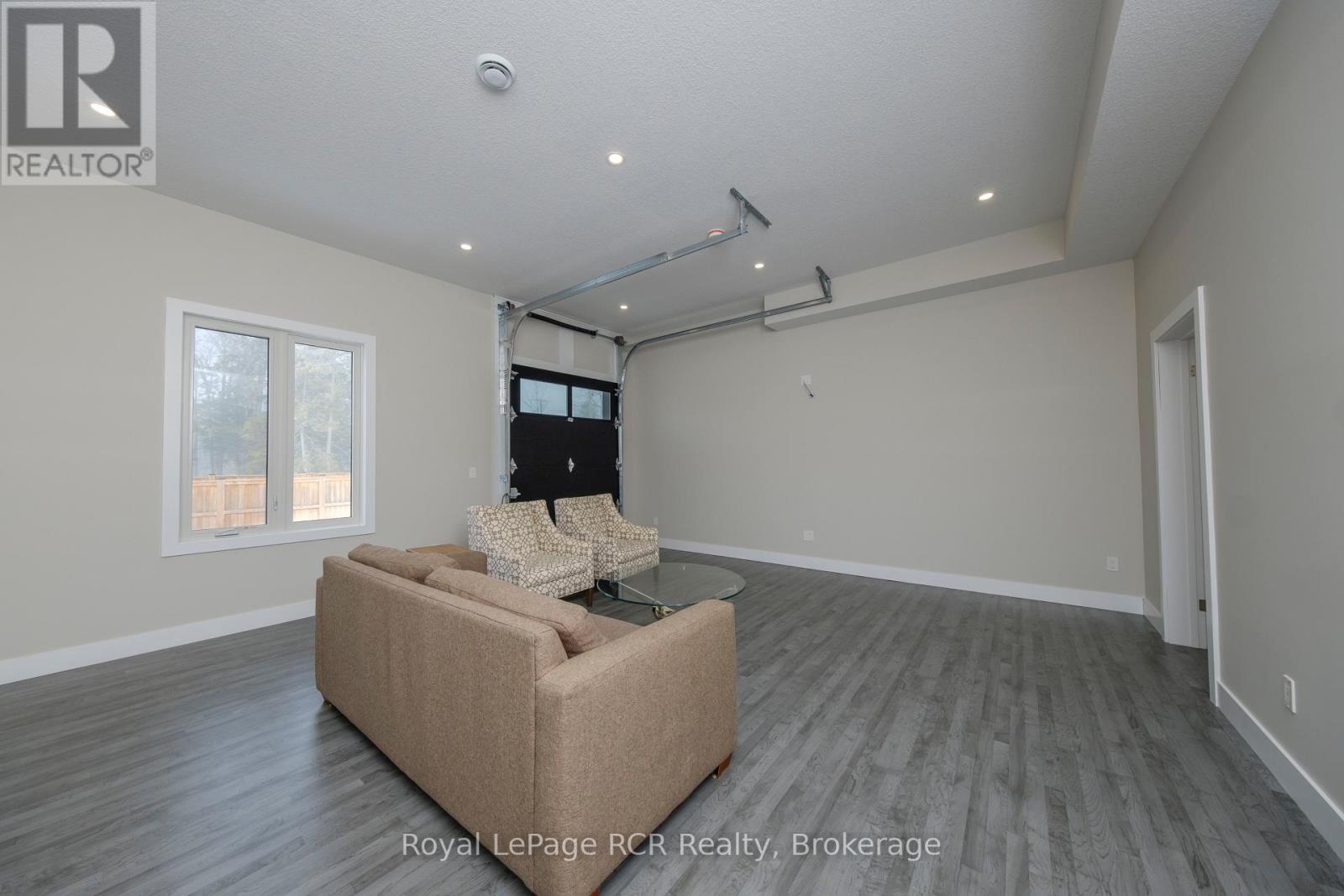 












9 SUNSET PLACE

,
Huron-Kinloss,




Ontario
N0G2R0

