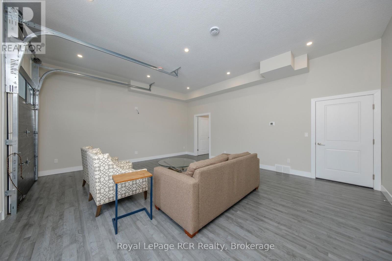 












9 SUNSET PLACE

,
Huron-Kinloss,




Ontario
N0G2R0

