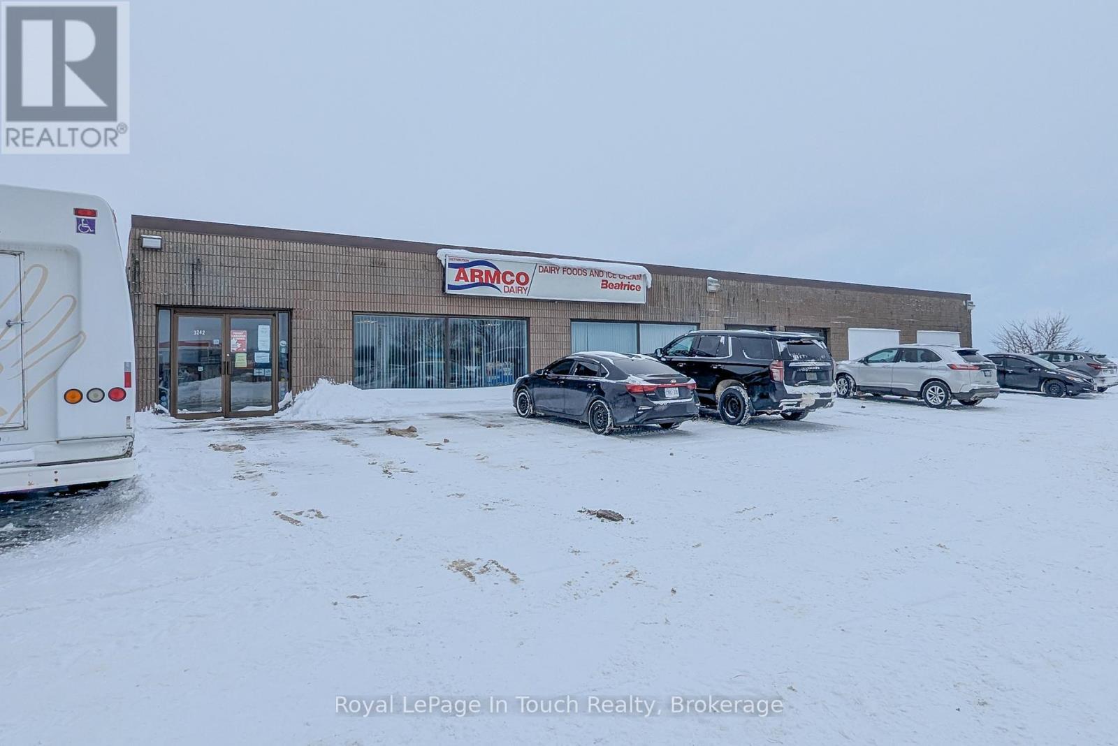 












3242 CROSSLAND ROAD

,
Springwater,




Ontario
L0L1P0

