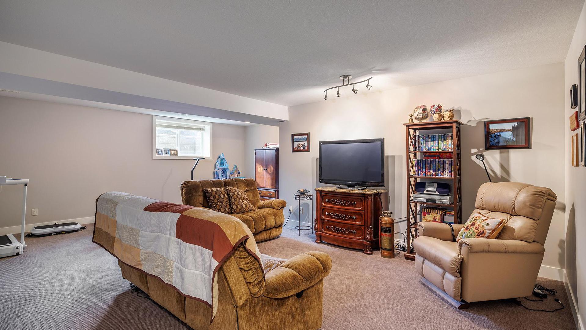 









13113


Gibbons

Drive,
Lake Country,




BC
V4V 2S4

