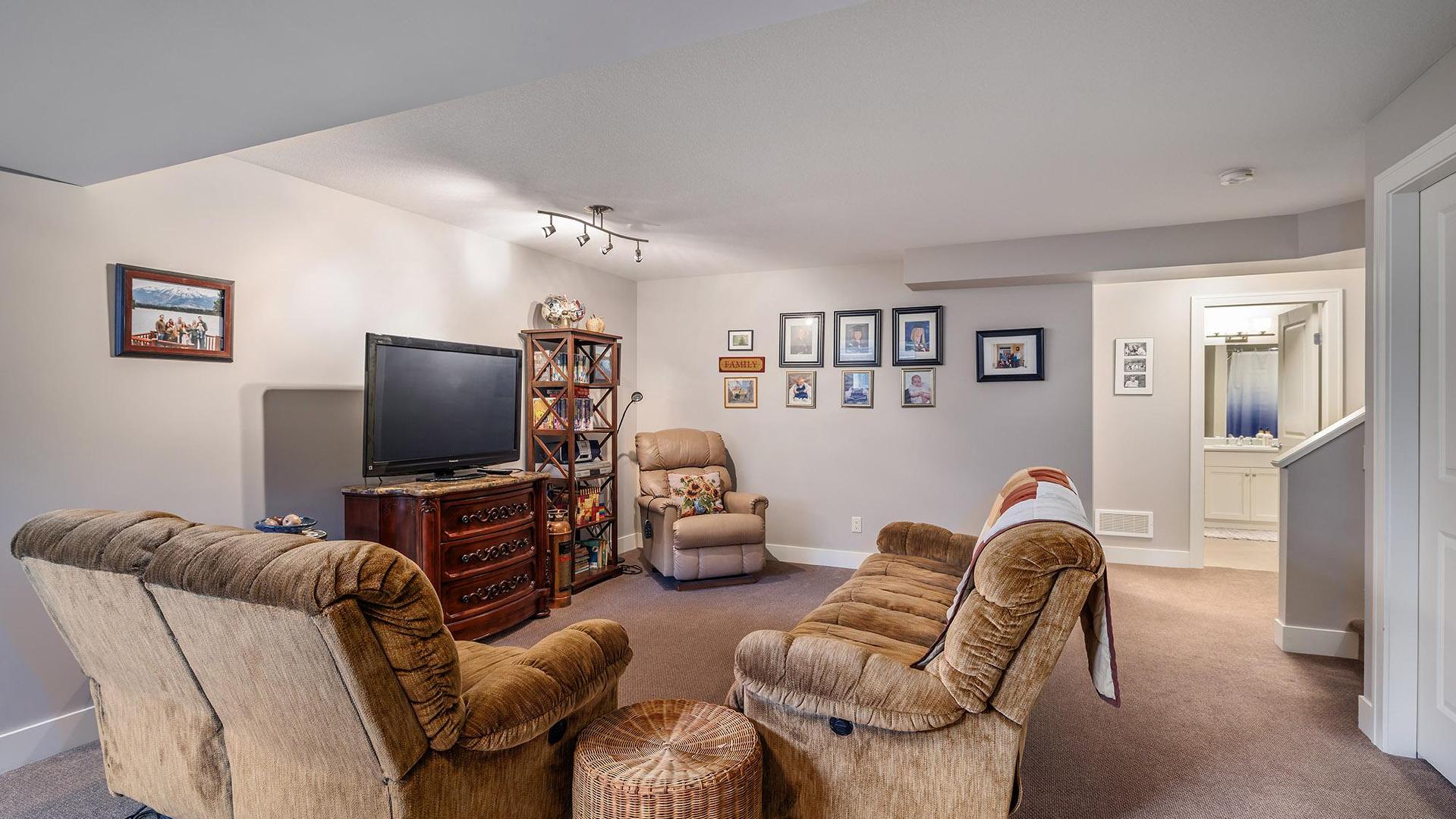 









13113


Gibbons

Drive,
Lake Country,




BC
V4V 2S4

