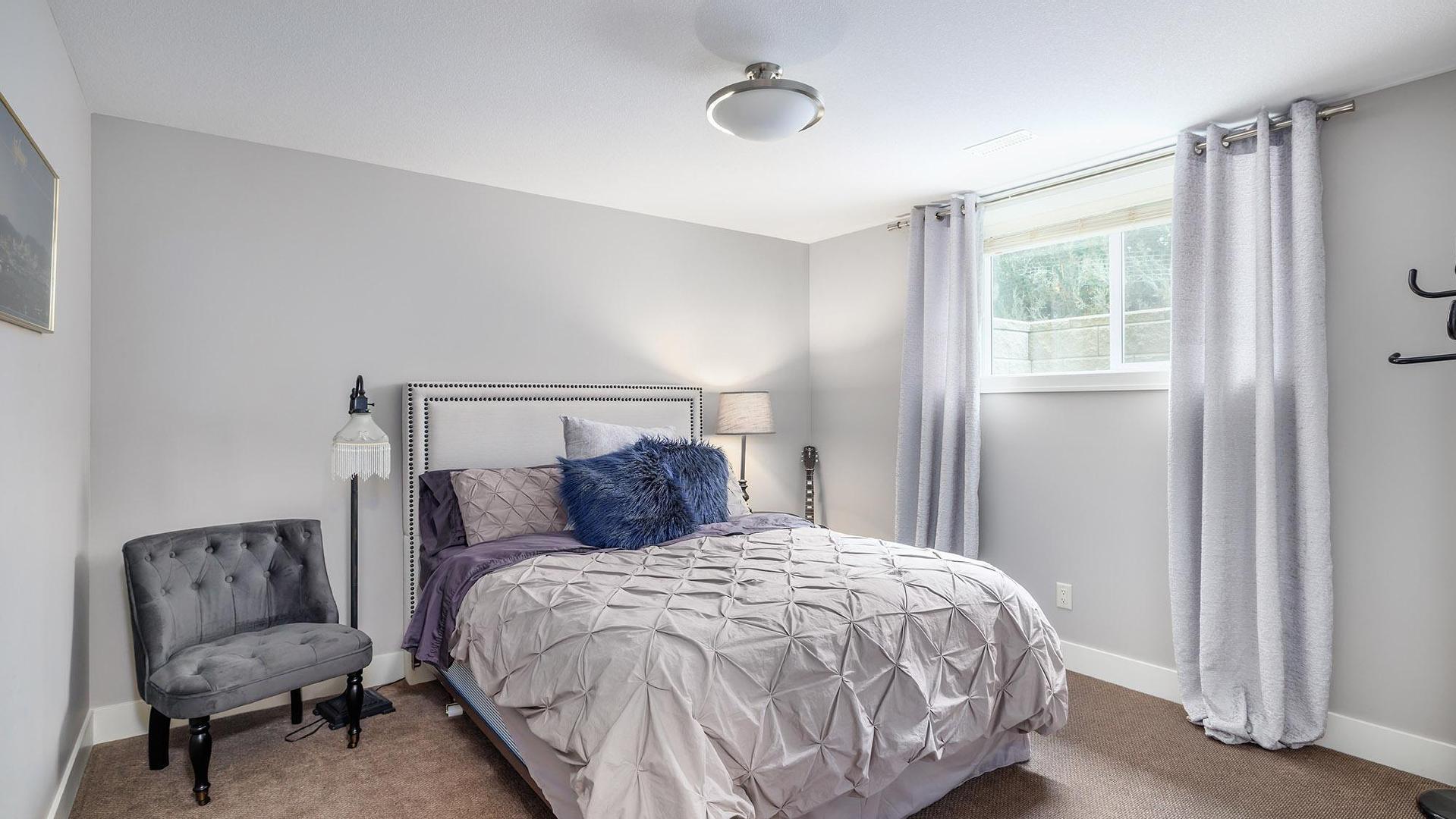 









13113


Gibbons

Drive,
Lake Country,




BC
V4V 2S4

