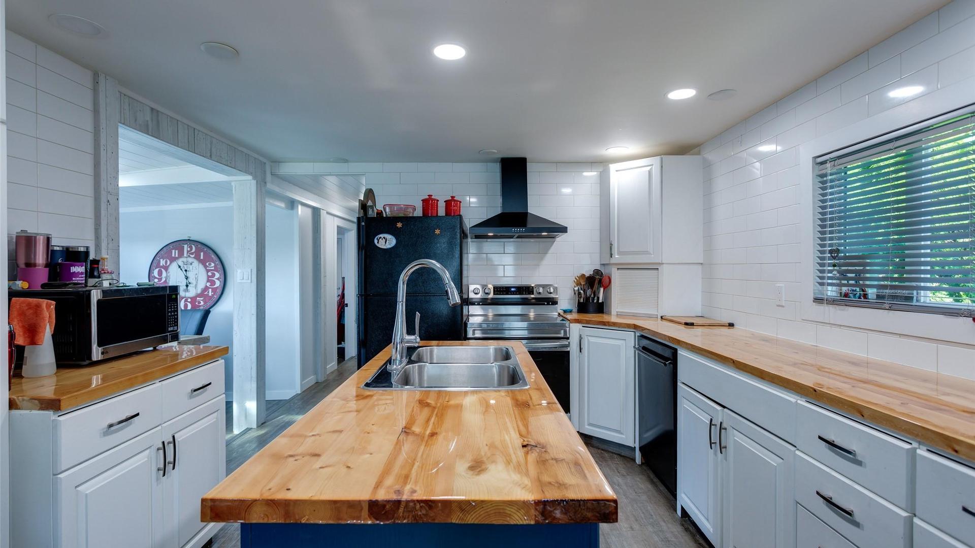 









12022


Pretty

Road, 6,
Lake Country,




BC
V4V 2E3

