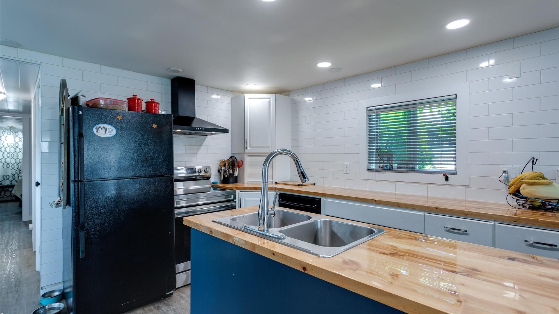 









12022


Pretty

Road, 6,
Lake Country,




BC
V4V 2E3

