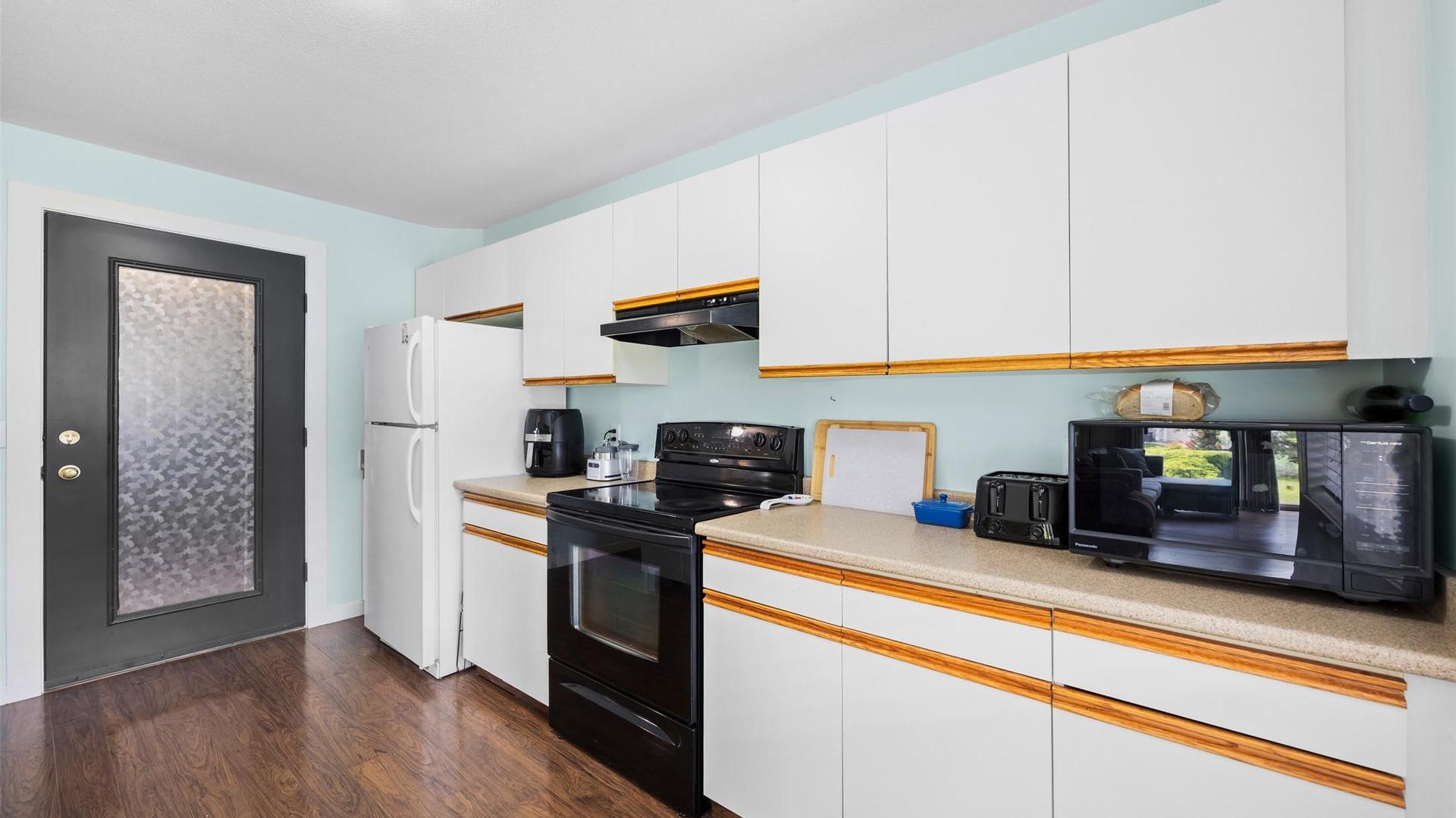 









126


Verna

Court,
Kelowna,




BC
V1Y 5M3

