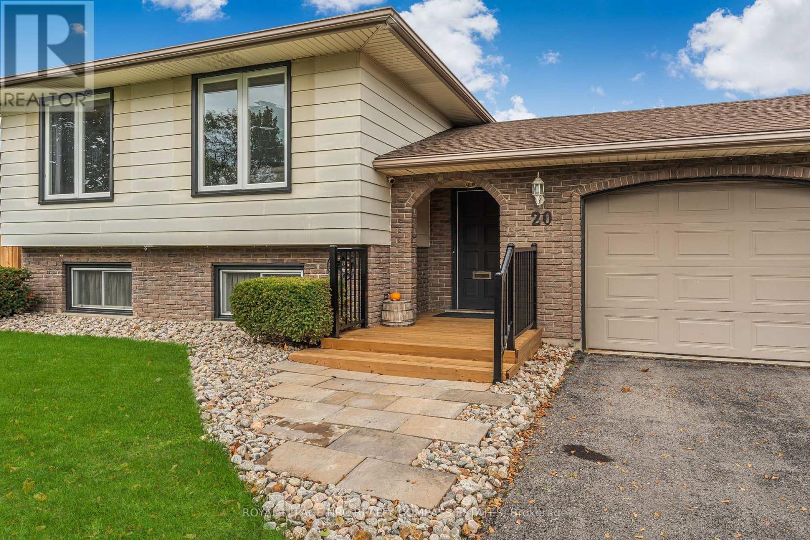 












20 PRINCE PHILIP DRIVE

,
St. Catharines (Vine/Linwell),




Ontario
L2N3H8

