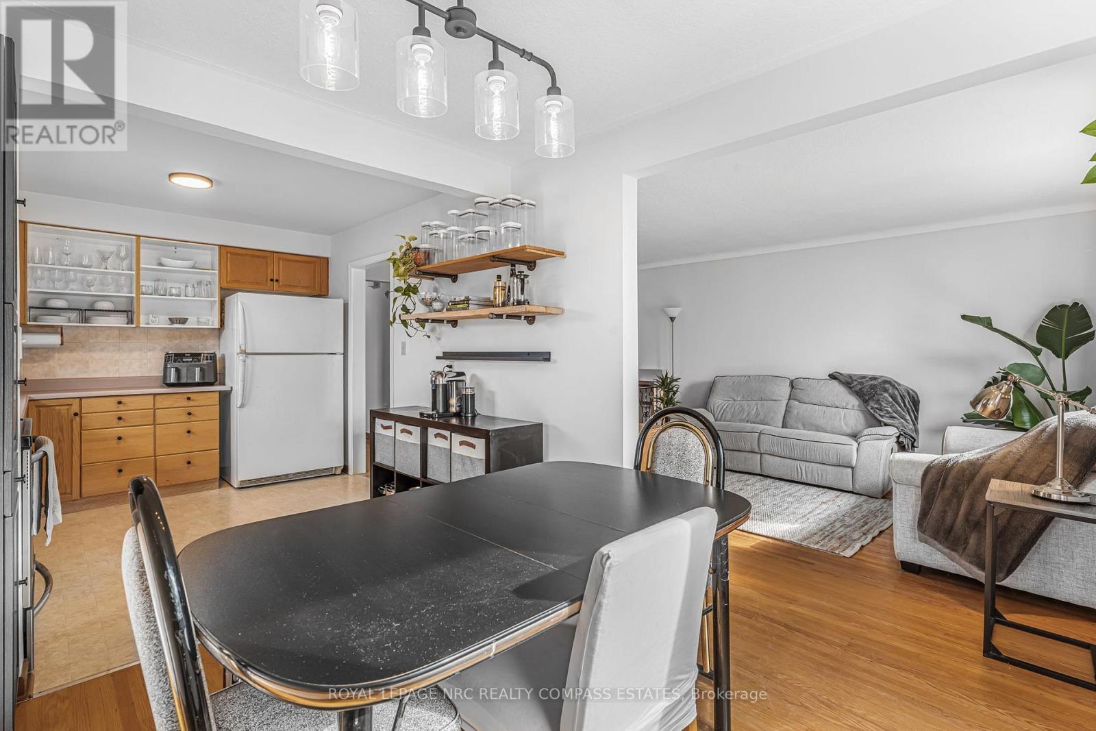 












20 PRINCE PHILIP DRIVE

,
St. Catharines (Vine/Linwell),




Ontario
L2N3H8

