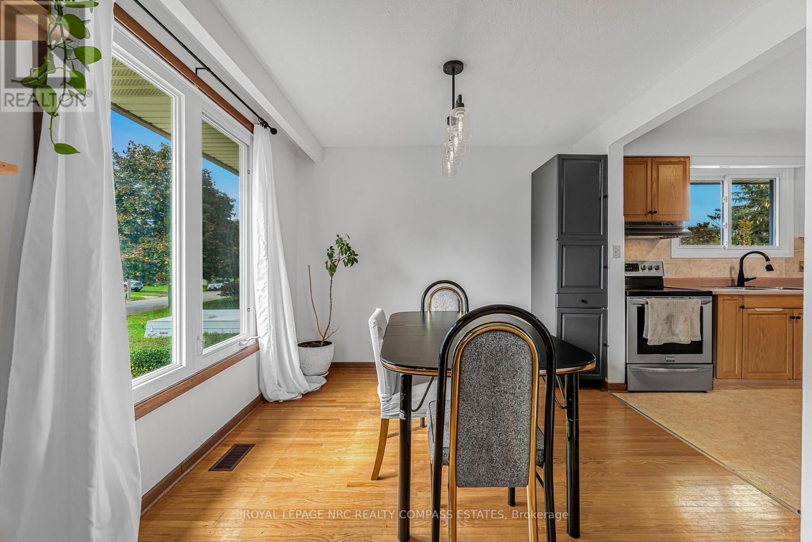 












20 PRINCE PHILIP DRIVE

,
St. Catharines (Vine/Linwell),




Ontario
L2N3H8

