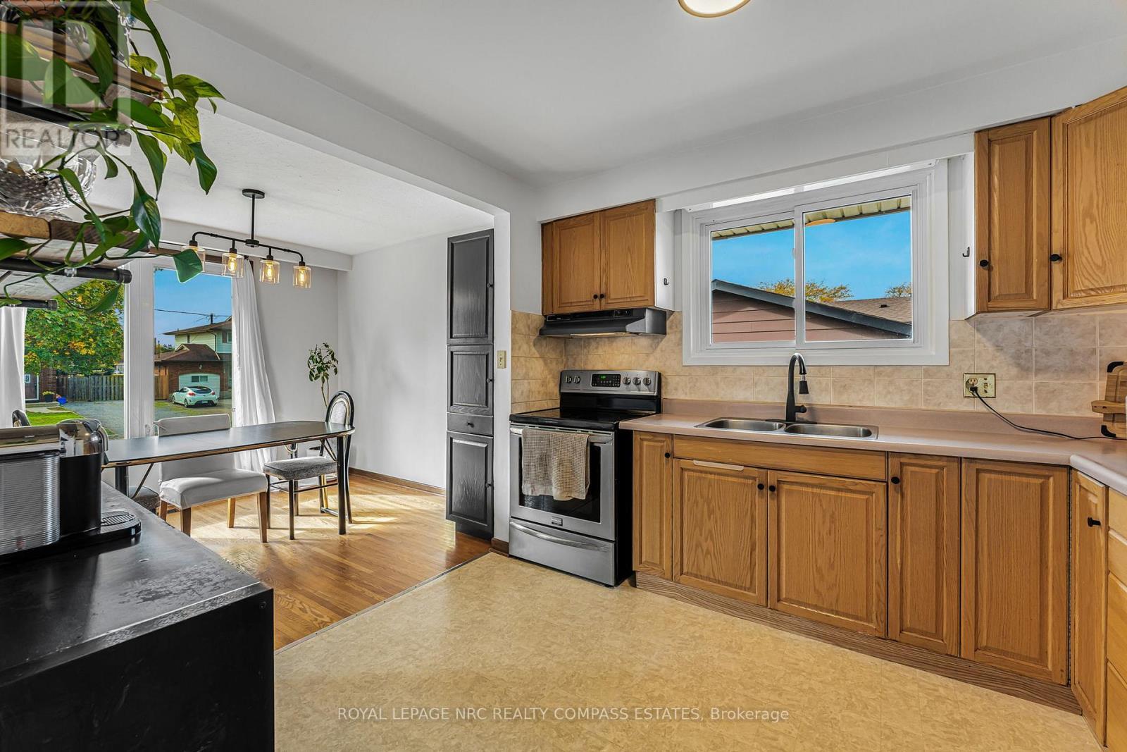 












20 PRINCE PHILIP DRIVE

,
St. Catharines (Vine/Linwell),




Ontario
L2N3H8

