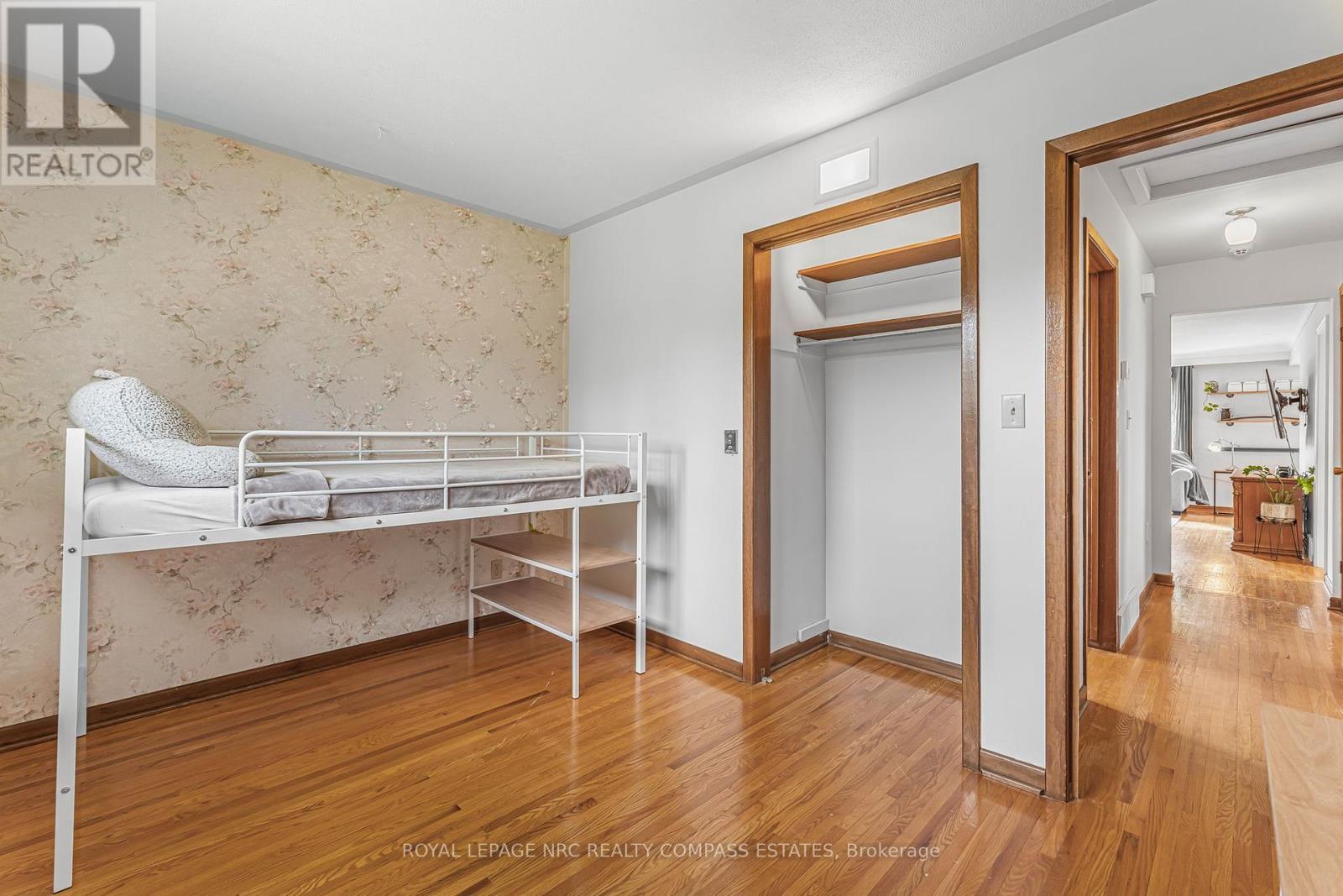 












20 PRINCE PHILIP DRIVE

,
St. Catharines (Vine/Linwell),




Ontario
L2N3H8

