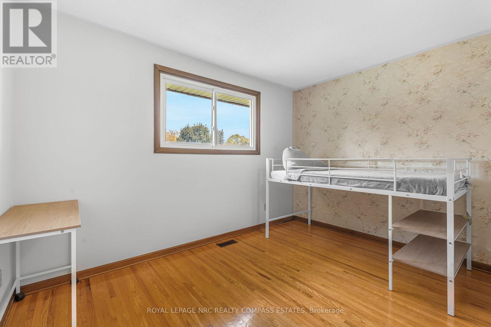 












20 PRINCE PHILIP DRIVE

,
St. Catharines (Vine/Linwell),




Ontario
L2N3H8

