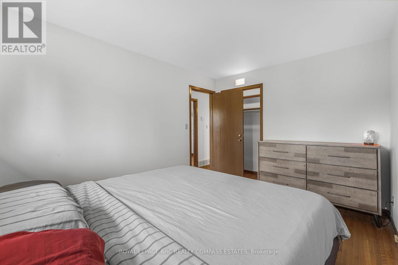 












20 PRINCE PHILIP DRIVE

,
St. Catharines (Vine/Linwell),




Ontario
L2N3H8

