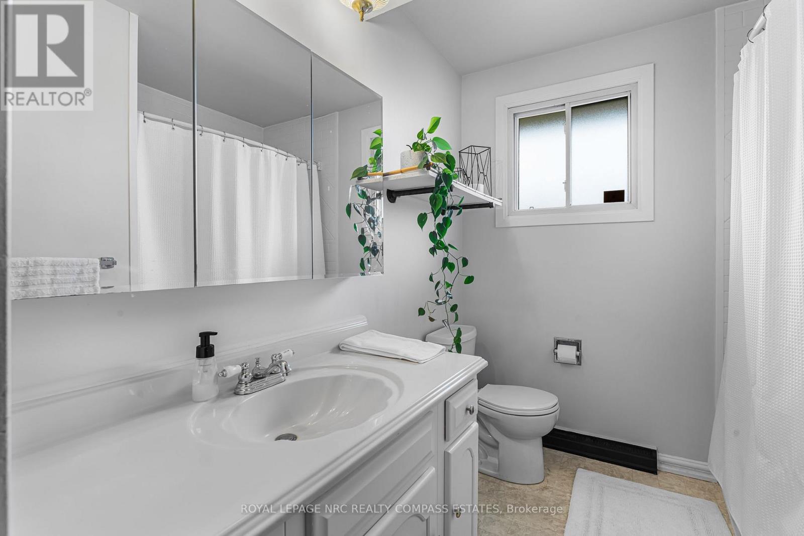 












20 PRINCE PHILIP DRIVE

,
St. Catharines (Vine/Linwell),




Ontario
L2N3H8

