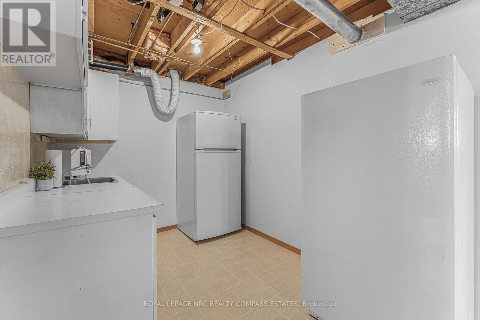 












20 PRINCE PHILIP DRIVE

,
St. Catharines (Vine/Linwell),




Ontario
L2N3H8

