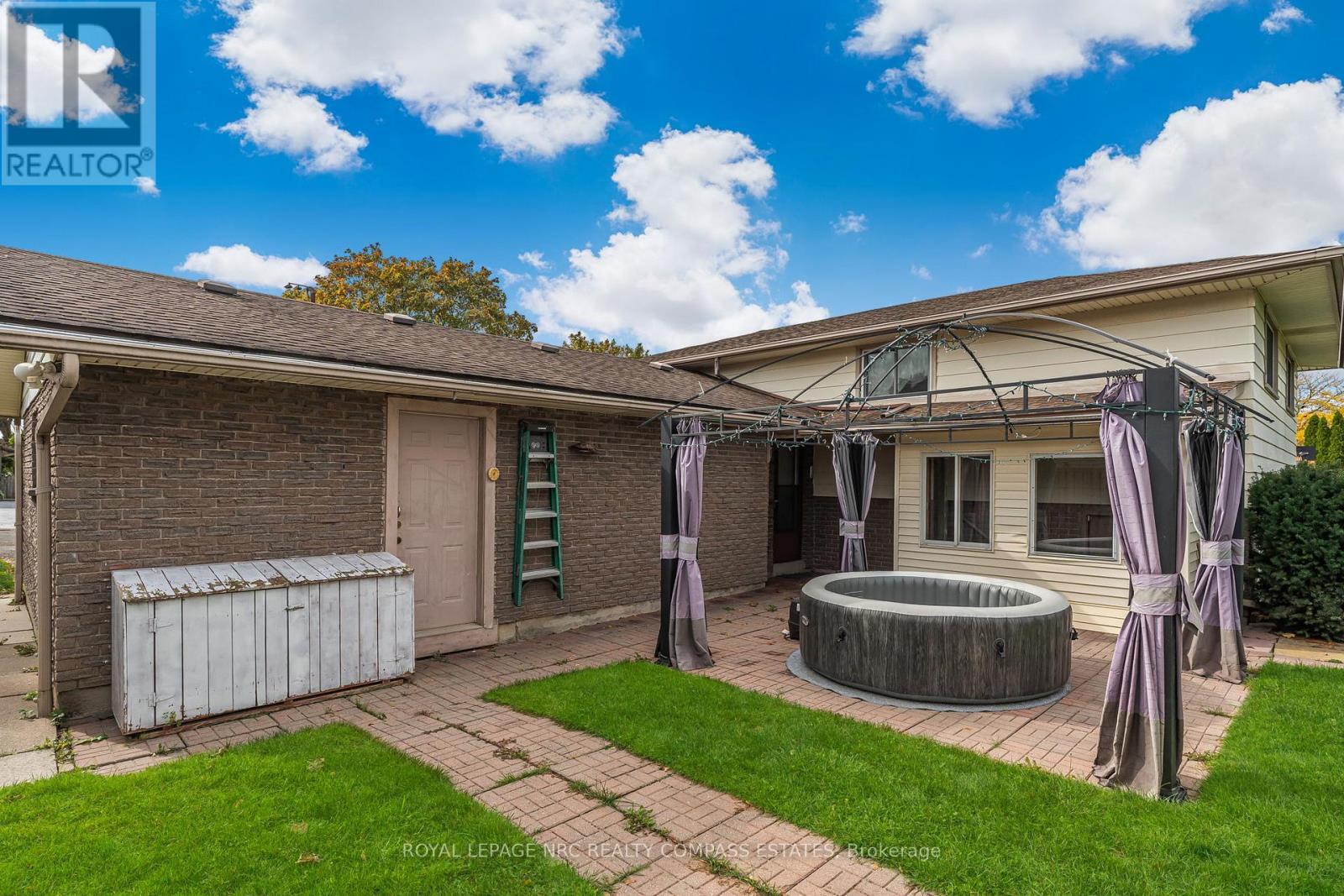 












20 PRINCE PHILIP DRIVE

,
St. Catharines (Vine/Linwell),




Ontario
L2N3H8

