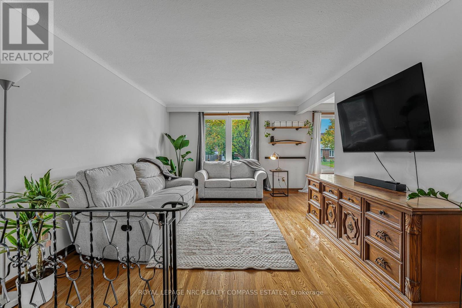 












20 PRINCE PHILIP DRIVE

,
St. Catharines (Vine/Linwell),




Ontario
L2N3H8

