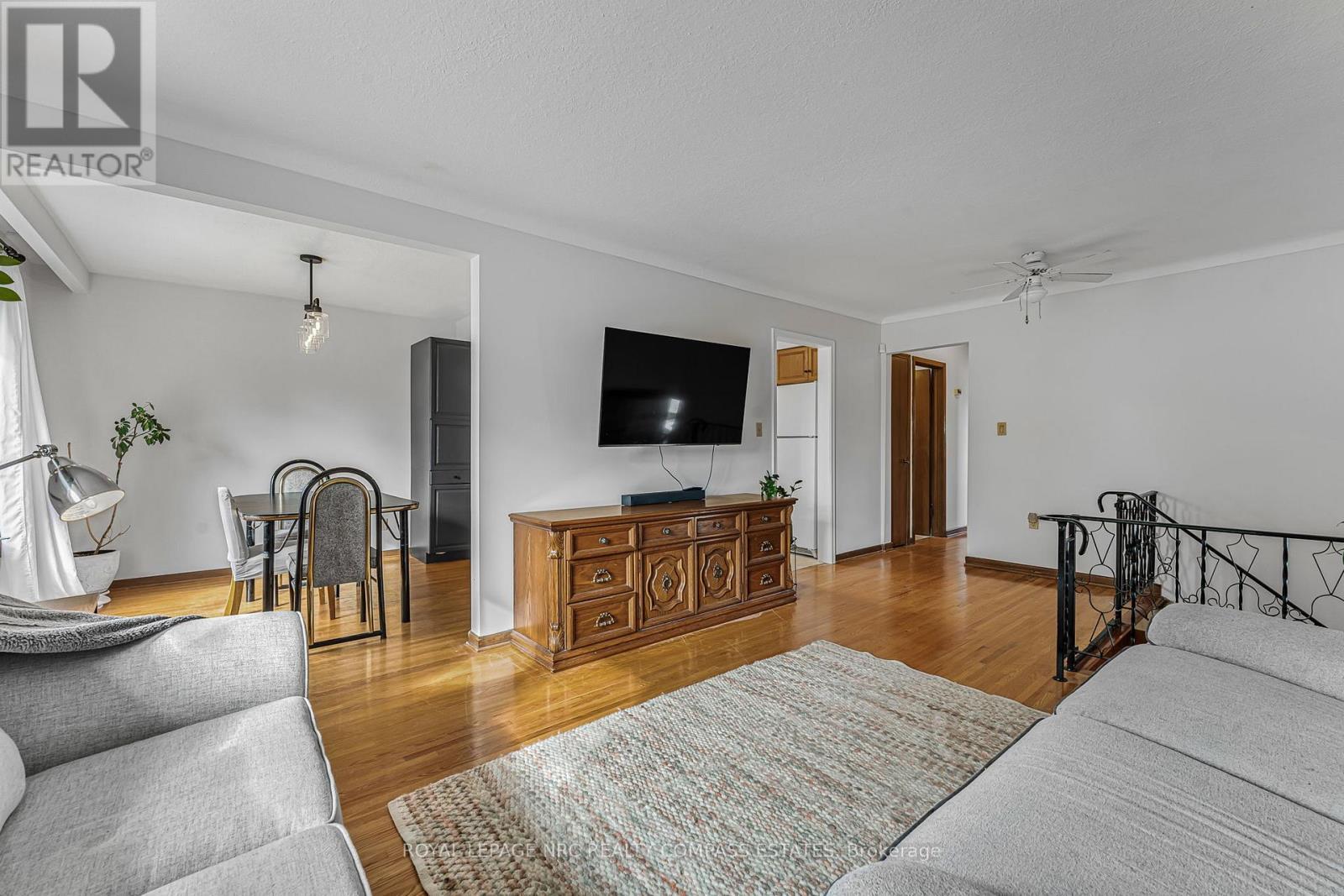 












20 PRINCE PHILIP DRIVE

,
St. Catharines (Vine/Linwell),




Ontario
L2N3H8

