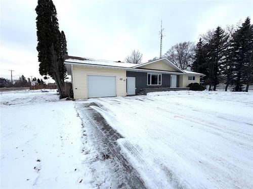 Complete modern living on each level - 2 beds up and 3 beds down.