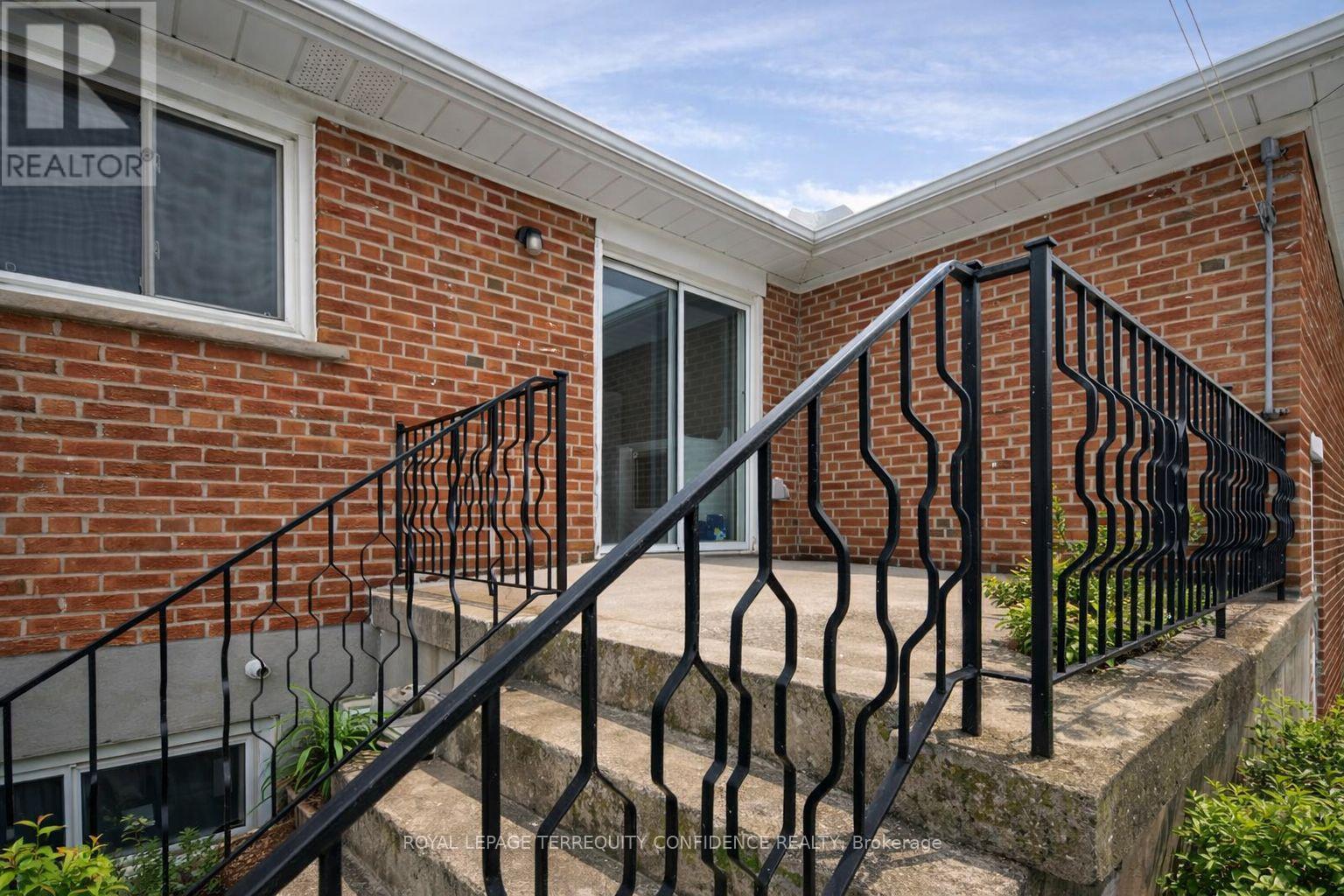 












473 HOUNSLOW AVENUE

,
Toronto,




Ontario
M2R1H9

