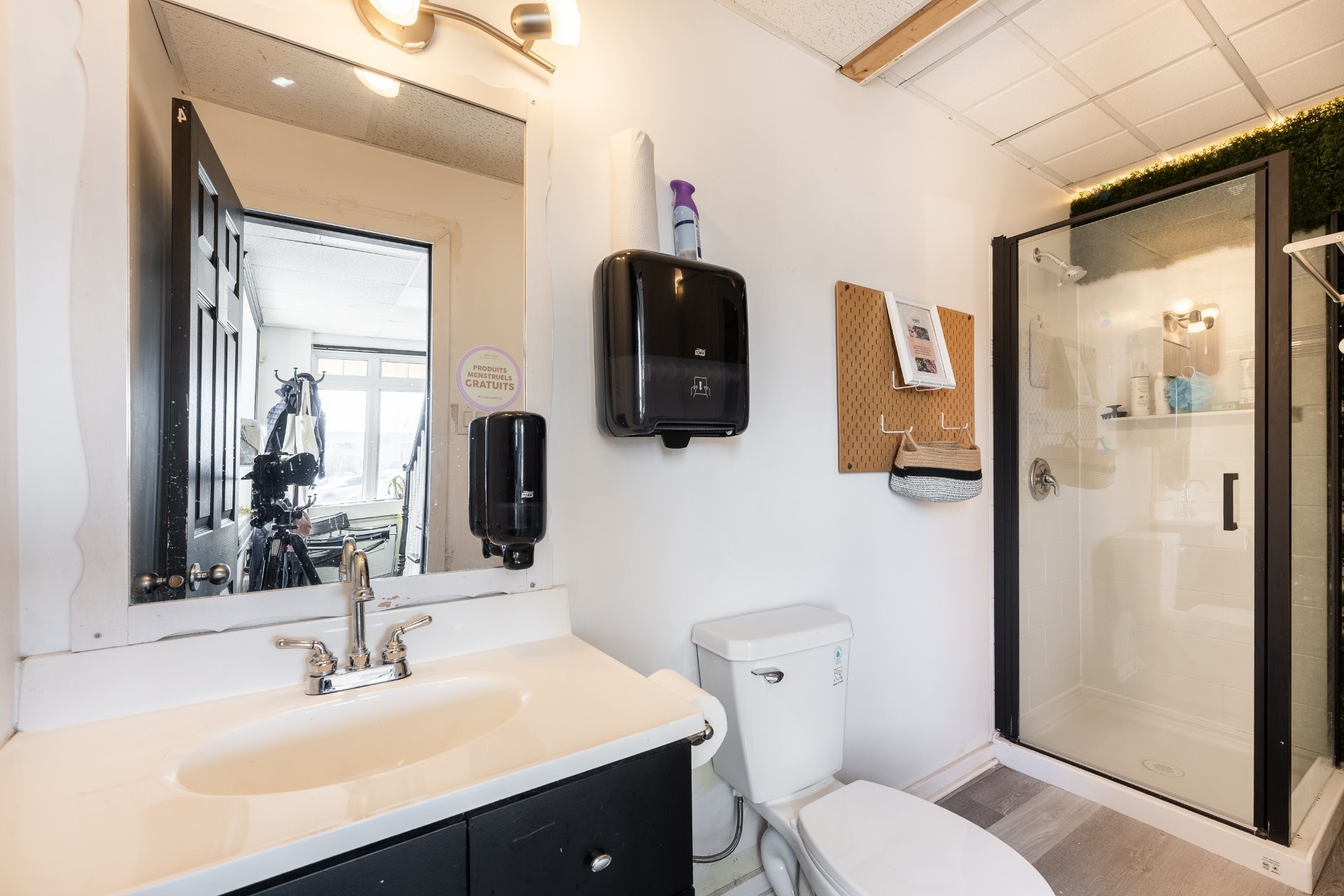 









25


Boul. Laurier

,
McMasterville,




QC
J3G1P7

