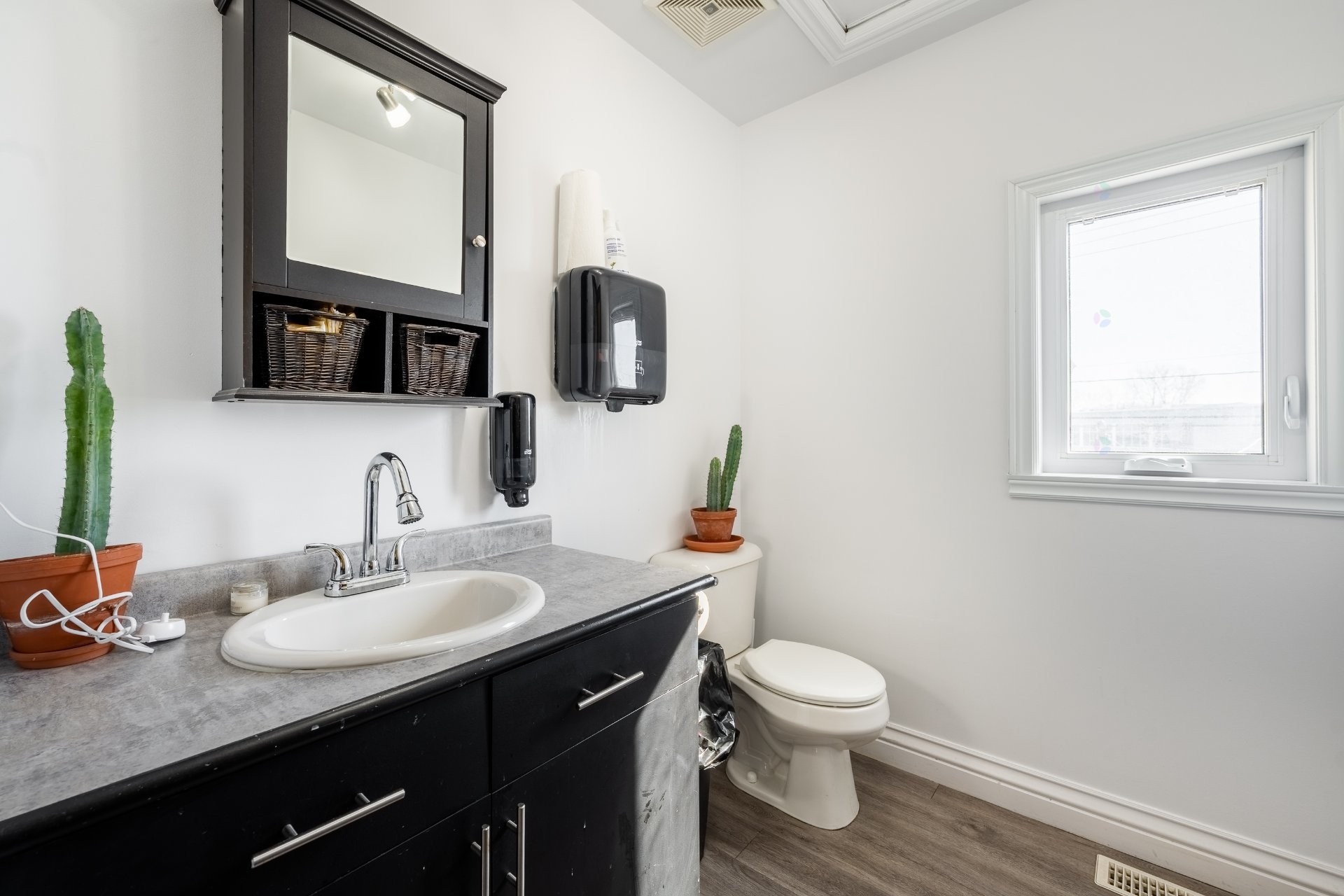 









25


Boul. Laurier

,
McMasterville,




QC
J3G1P7

