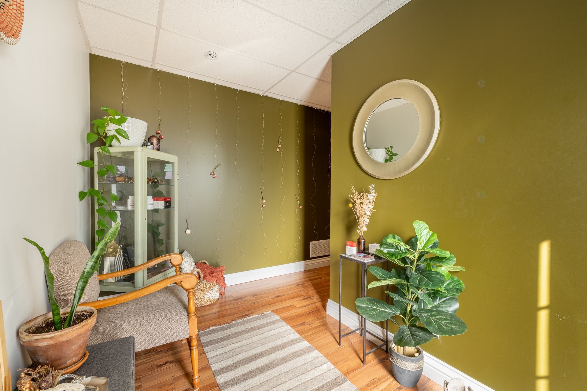 









25


Boul. Laurier

,
McMasterville,




QC
J3G1P7

