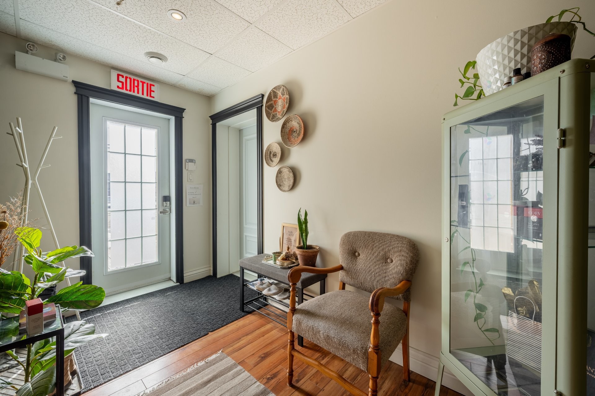 









25


Boul. Laurier

,
McMasterville,




QC
J3G1P7

